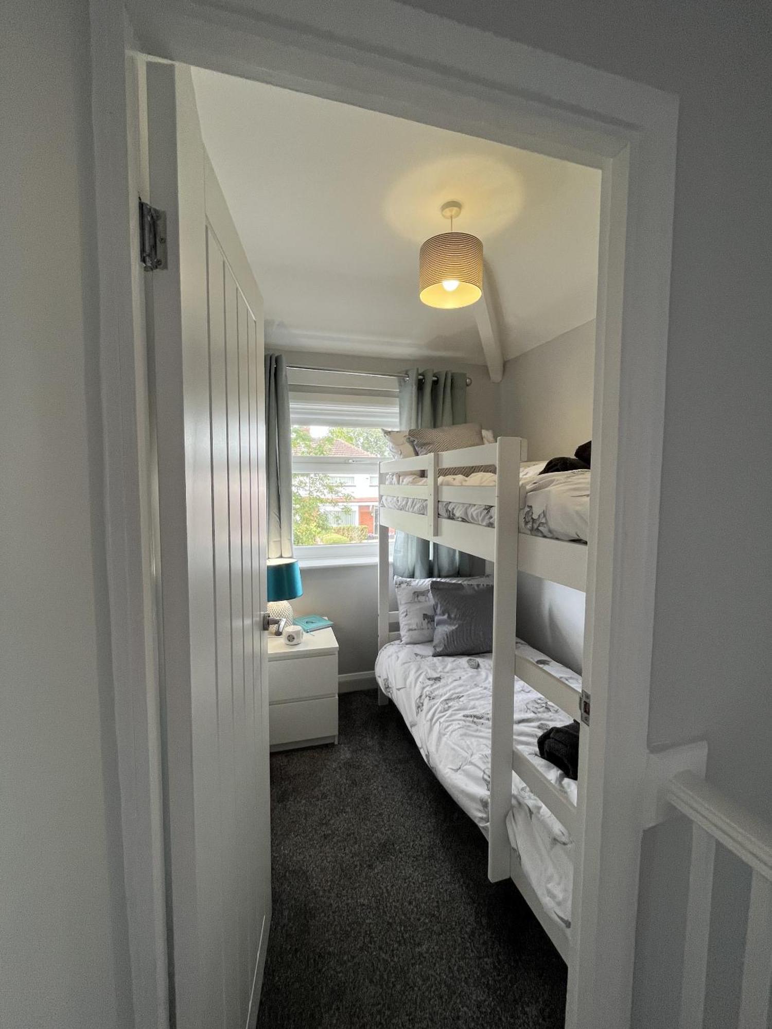 Modern 3-Bed Stay-Away-Home Sleeps 6 Nr Manchester Exterior foto
