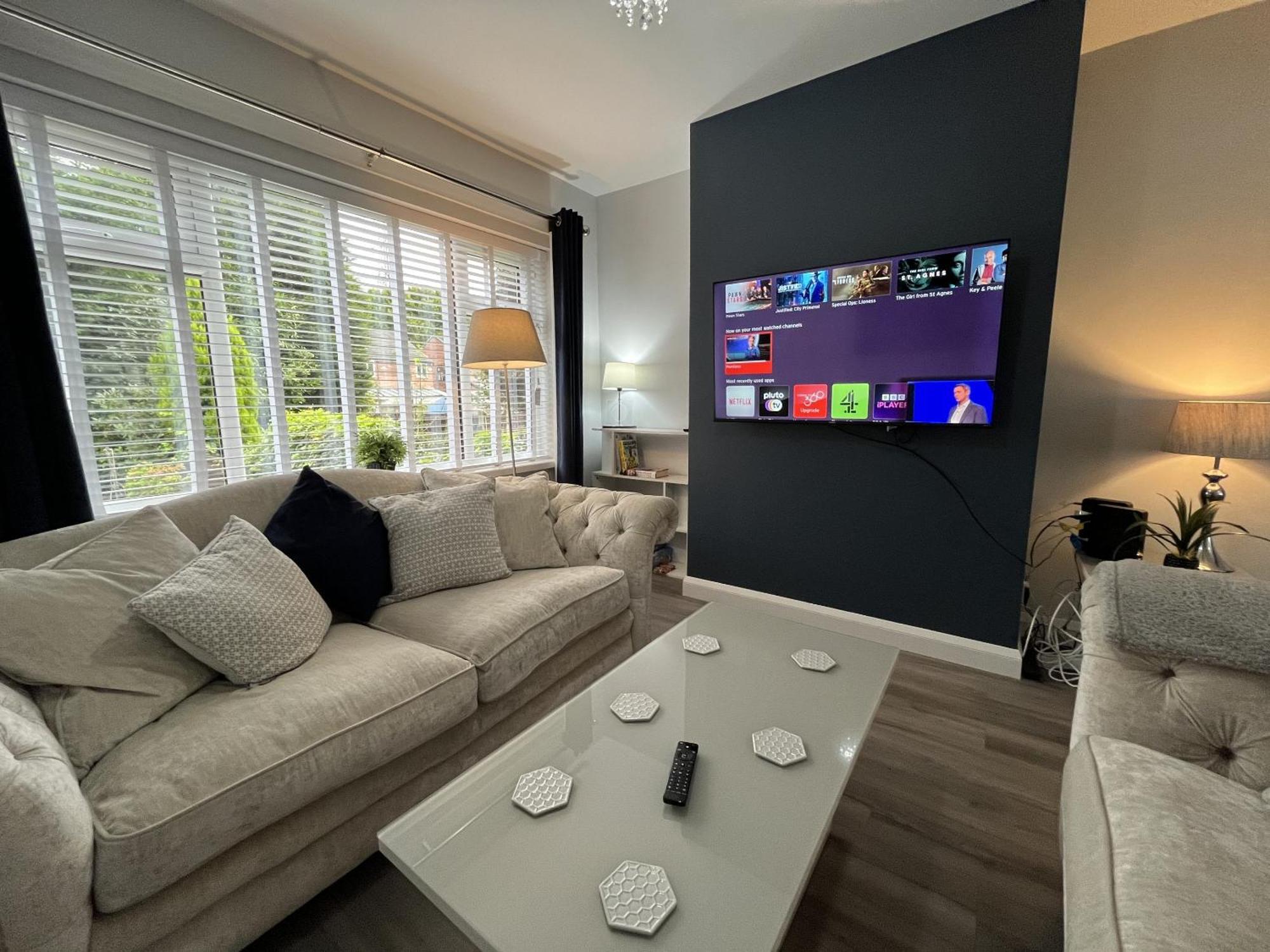 Modern 3-Bed Stay-Away-Home Sleeps 6 Nr Manchester Exterior foto