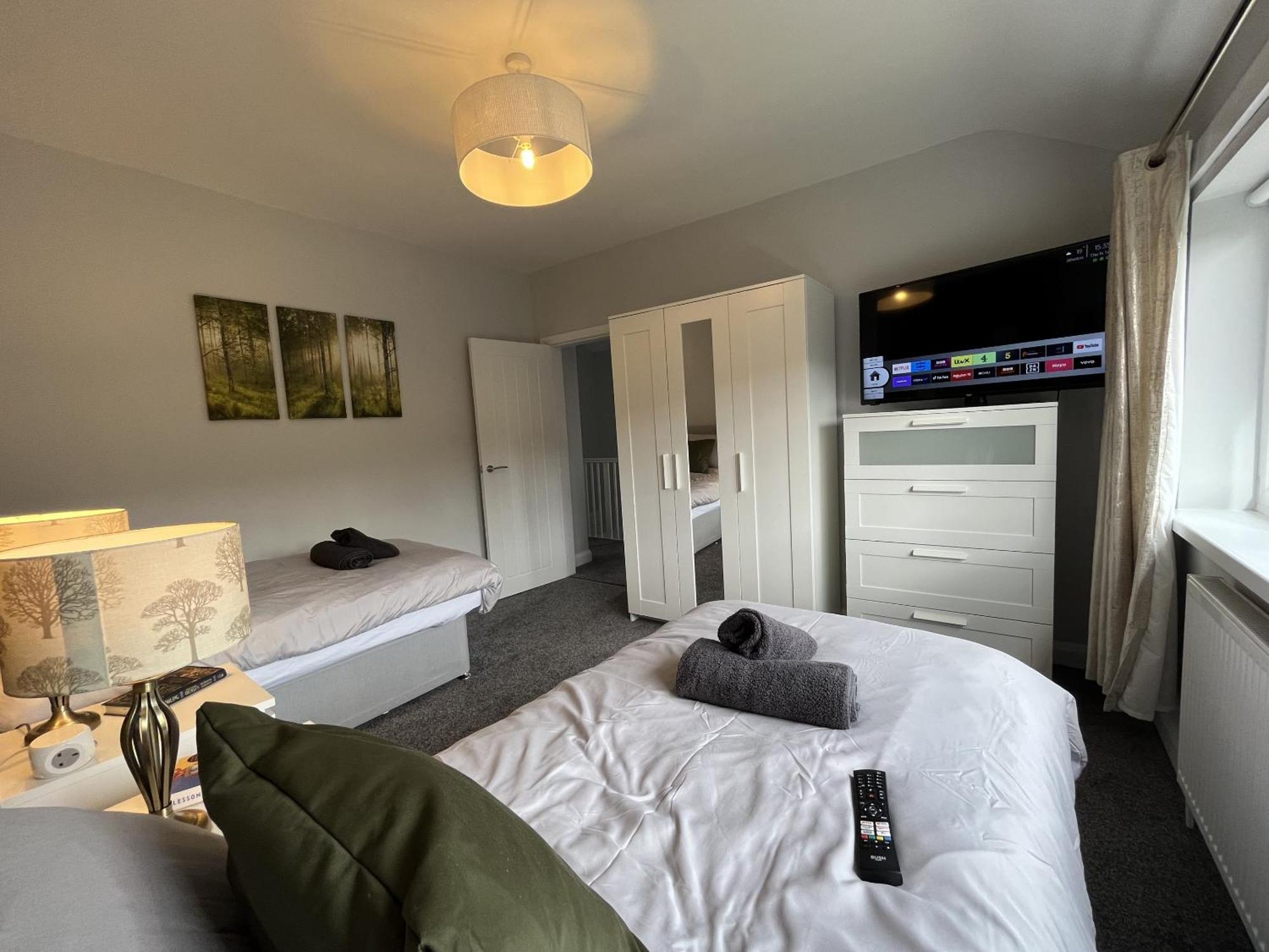 Modern 3-Bed Stay-Away-Home Sleeps 6 Nr Manchester Exterior foto