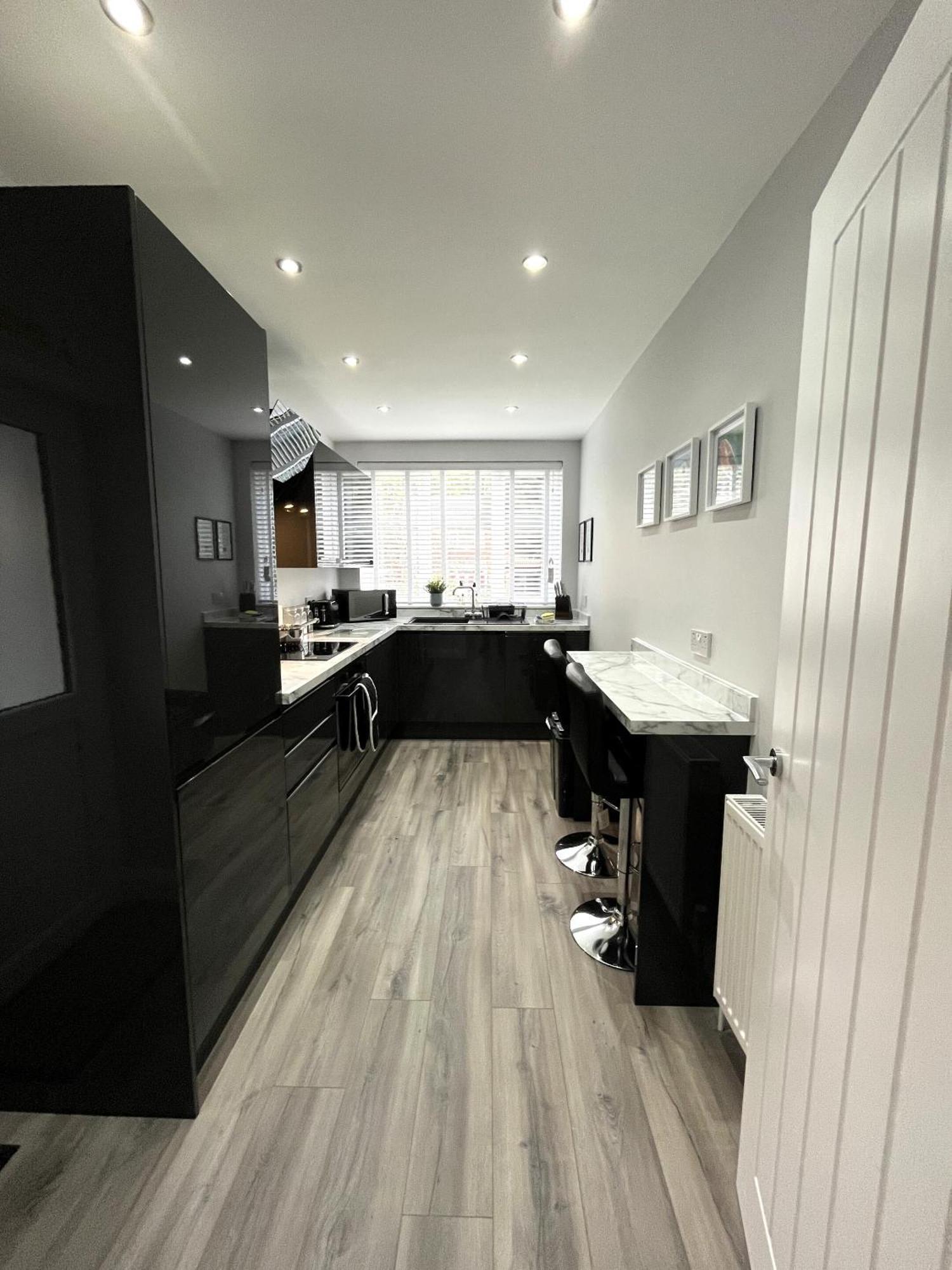 Modern 3-Bed Stay-Away-Home Sleeps 6 Nr Manchester Exterior foto